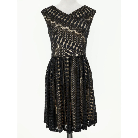 Betsey Johnson Dress Womens 4 Black Lace Beige Lined Side Zip Fit n Flare - Picture 1 of 12